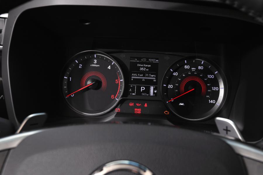 Панель приборов SsangYong Korando Pioneer (C300) 2019 года  (UK) (фото 11 из 20)